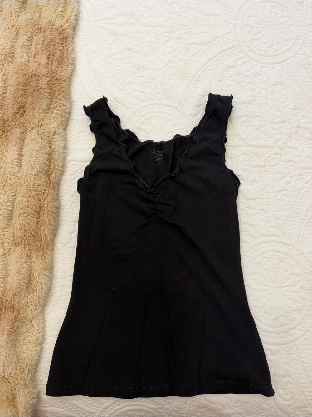 Brandy Melville Black Ruffled V-Neck Sleeveless Tank Top🖤